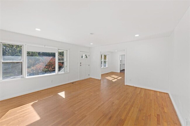 Building Photo - 1416 Woodland Hills Dr NE