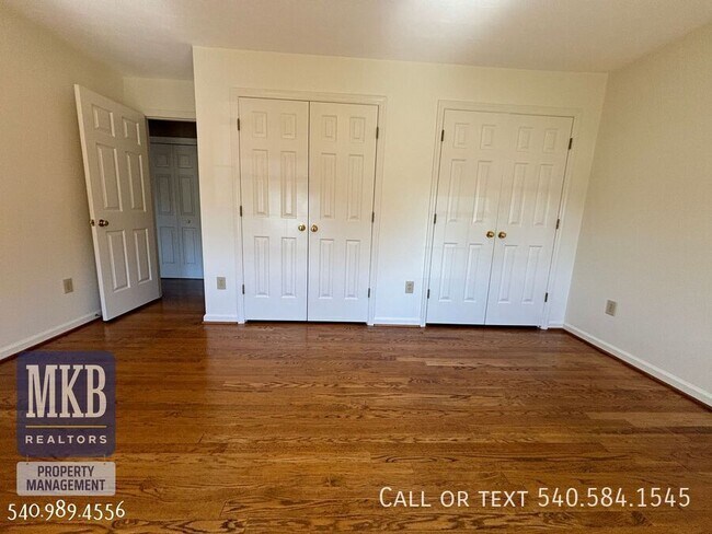 Building Photo - 5175 Lakeland Dr
