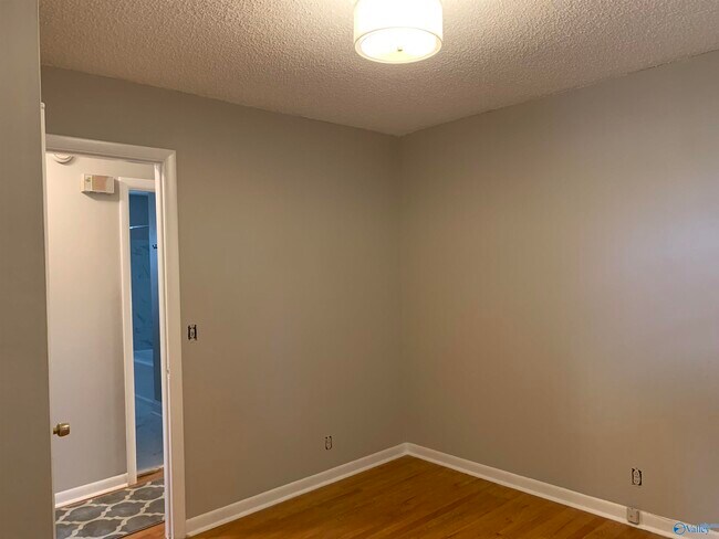 Building Photo - 2602 Vinyard St NE