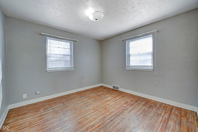 Building Photo - 315 S Webster Ave