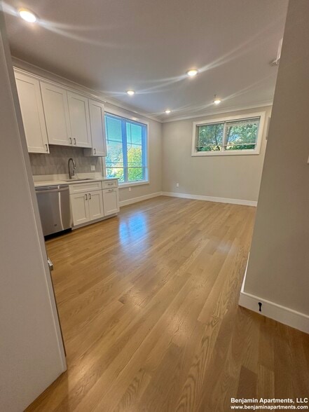 Building Photo - 104-106 Warren St. Unit 3