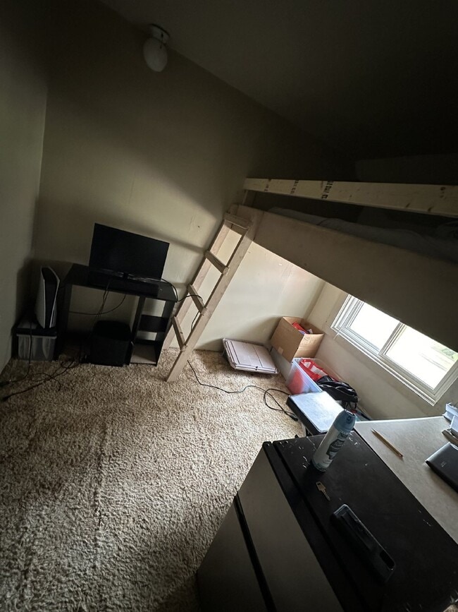 Building Photo - 4 Bed 1 Bath near UWEC, Water Street, and Sonnentag!