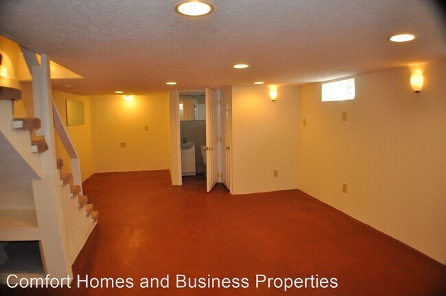 Building Photo - 4 br, 2 bath House - 201 Maple St NE