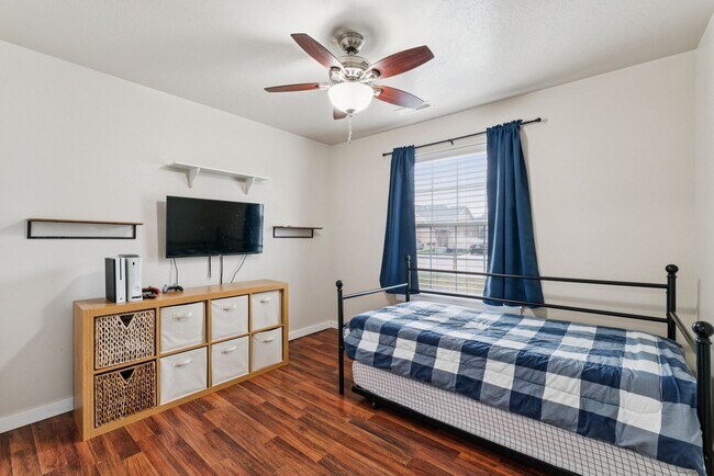 Building Photo - Spacious 4 Bed + Bonus | 3 Bath | 2,760 Sq Ft | Star, Idaho