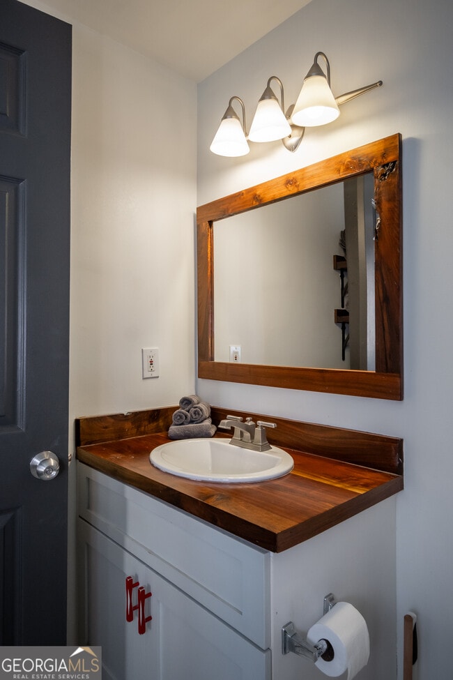 Building Photo - 269 N Hull St