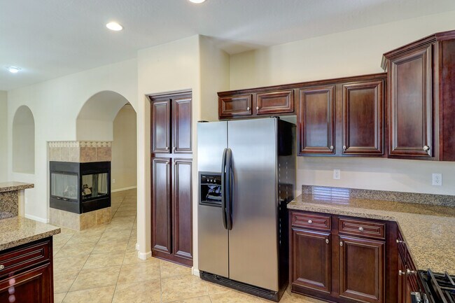 Building Photo - 15359 W Columbine Dr