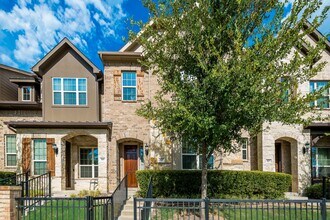Building Photo - 923 Whitehall Dr