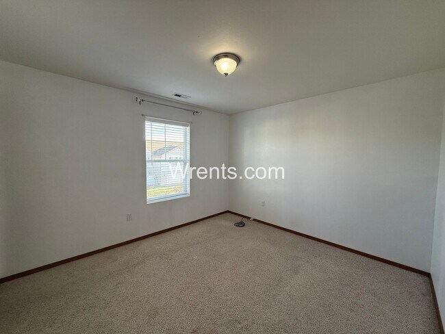 Building Photo - Adorable North Spokane Home in 5 Mile – Cherry Ln