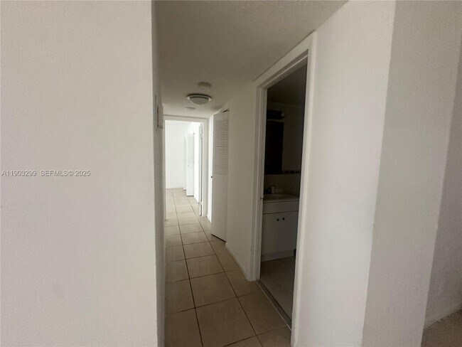 Building Photo - 2025 NE 164th St