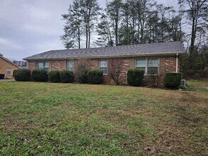 Building Photo - 221 Camp Dr