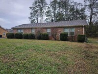 Building Photo - 221 Camp Dr