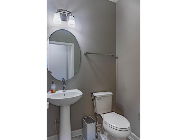 Building Photo - 1582 Edgebrook Ln