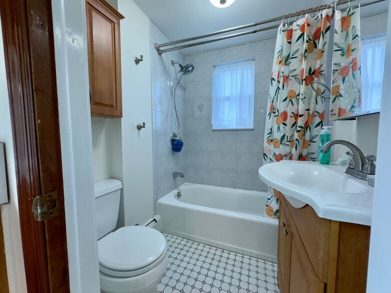 Building Photo - 25 Paddock St