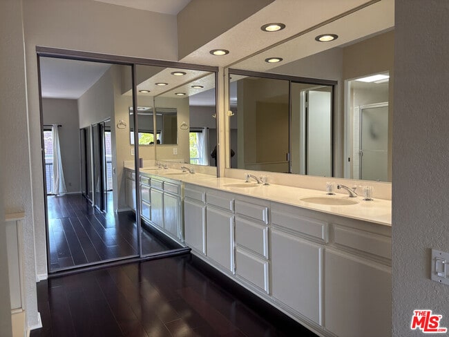 Building Photo - 4541 Alla Rd