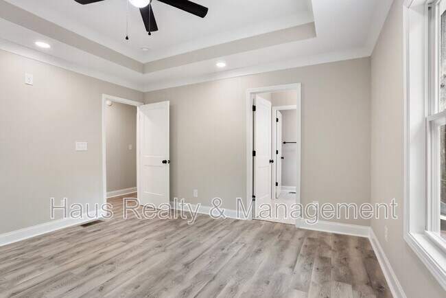 Building Photo - 105 Jay Cir