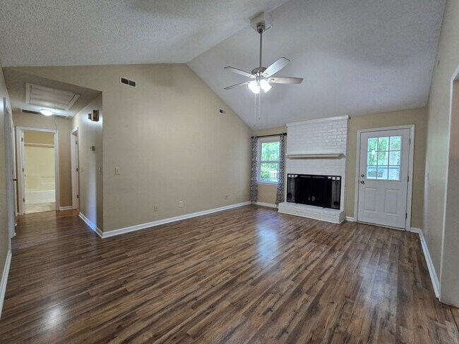 Building Photo - 1520 Crowndale Dr