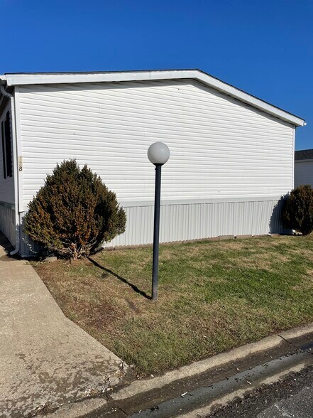 Building Photo - 128 White Pine Blvd