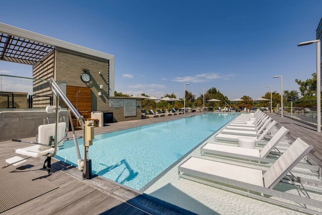 Building Photo - 1BD, 1.5BA Lakehouse Condo on the 6th Floor