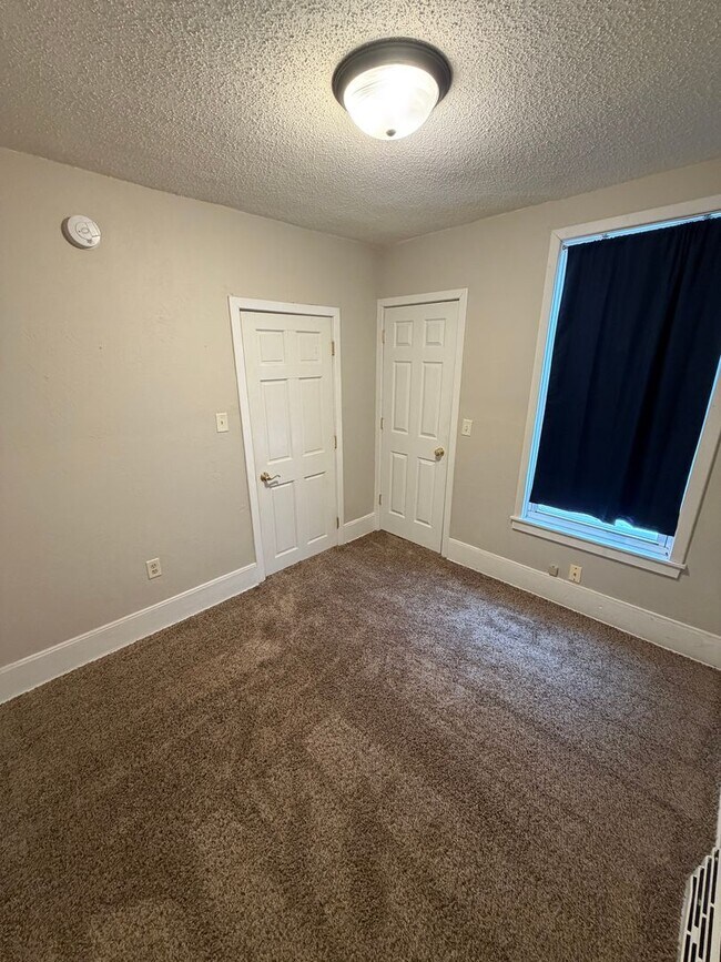 Building Photo - AVAILABLE NOW - 4 bed/1.5 bath Home In Superior