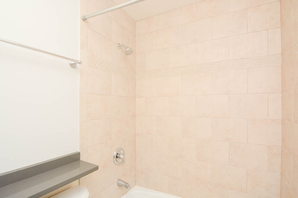 Building Photo - 450 W Barry Ave