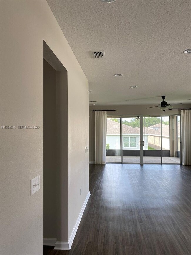 Building Photo - 125 Lake Smart Cir