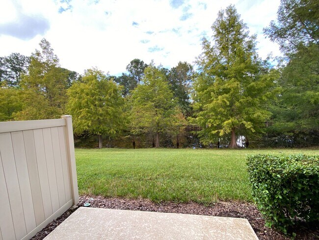 Building Photo - Townhome in Gated Community in the heart of Oviedo
