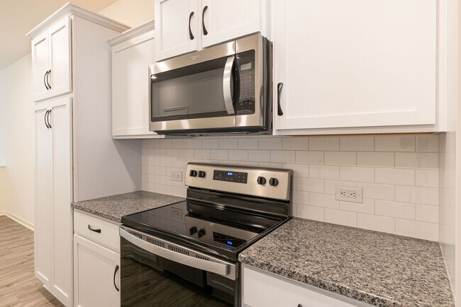 Building Photo - 465 Kinnerton Pl