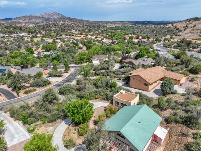 Building Photo - 2 Bedroom plus Office in Main House & Stud...