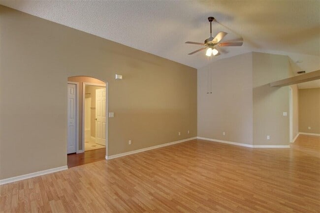 Building Photo - 2477 Deercroft Dr