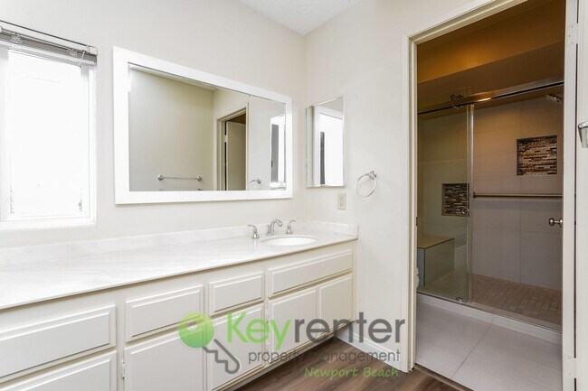 Building Photo - Fountain Valley Family Oasis