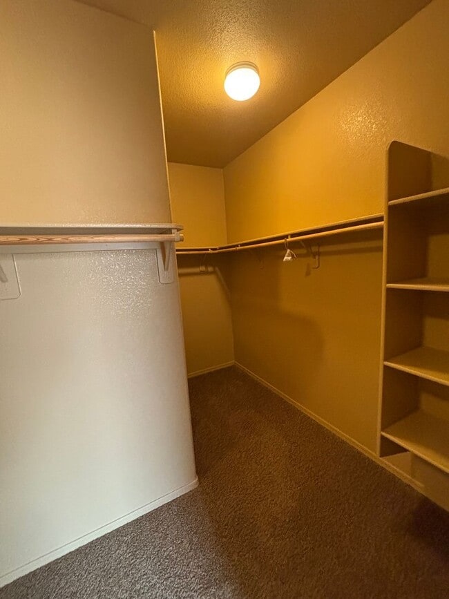 Building Photo - 5558 Wilder Dr
