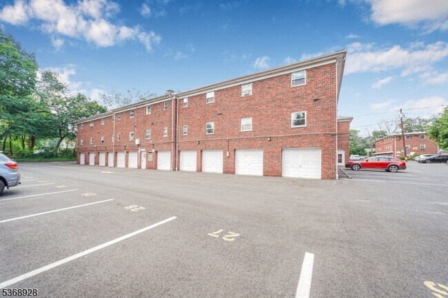 Building Photo - 640 Franklin Ave