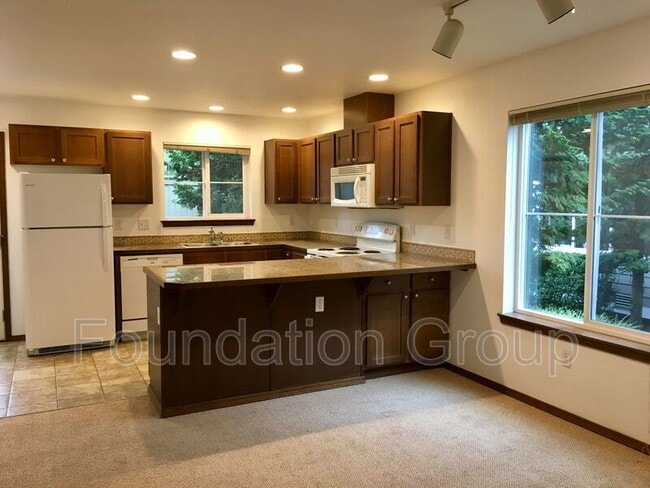 Building Photo - 12545 Roosevelt Way NE