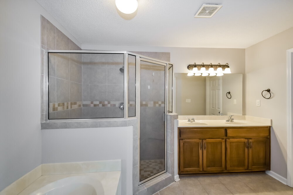 Building Photo - 9849 White Poplar Dr