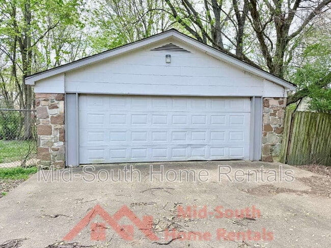 Building Photo - 1603 Delano Ave