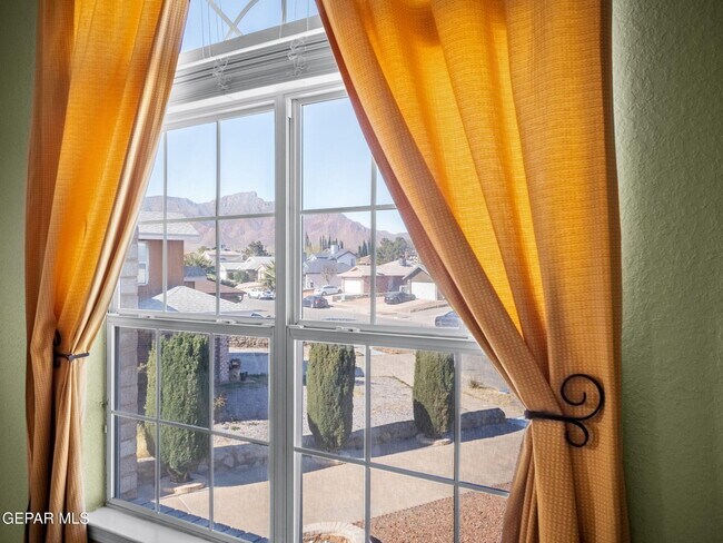 Building Photo - 4572 Loma Linda Cir