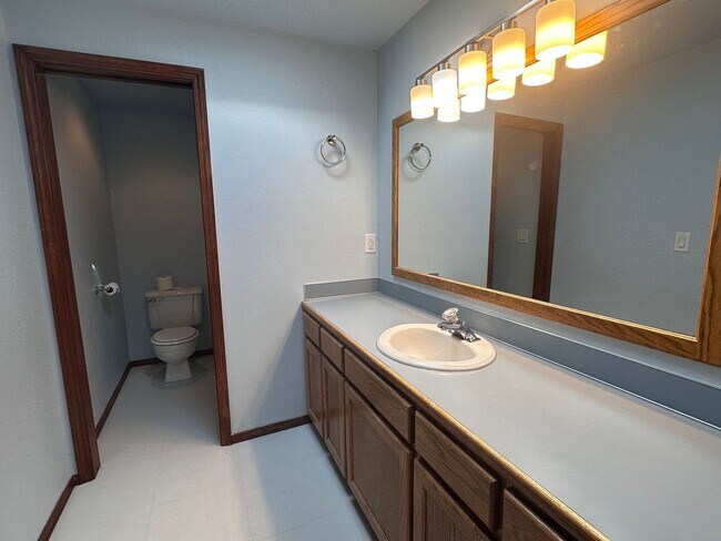 Building Photo - 3 Bedroom 2 Bath Single Family home