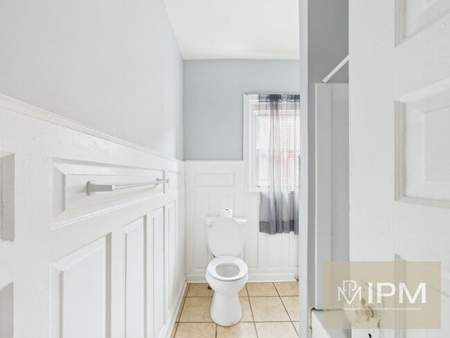 Building Photo - Available Now! Spacious 5 Bedroom, 1 Bath ...