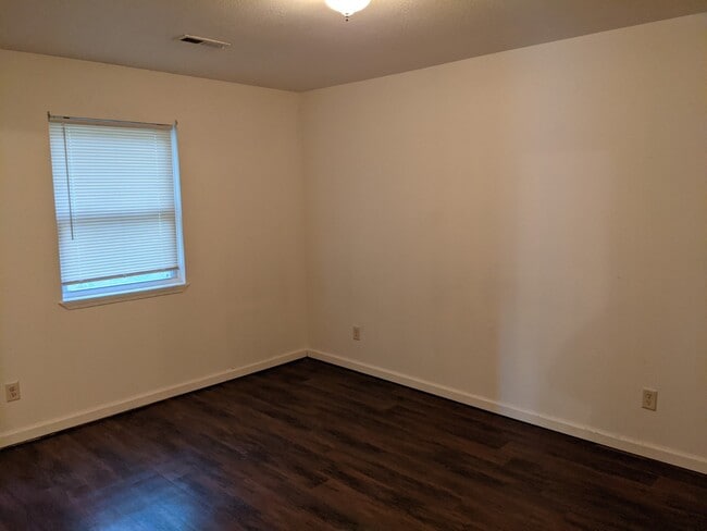 Building Photo - 1102 S Richmond Ave