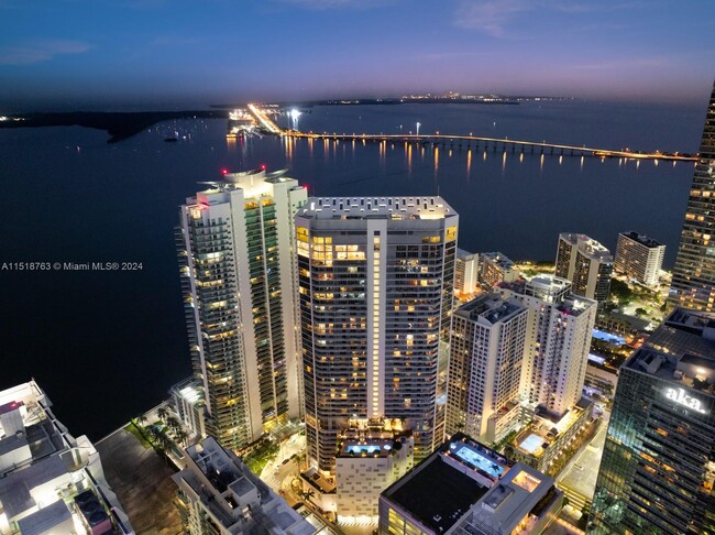 Building Photo - 1300 Brickell Bay Dr