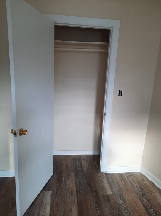 BR Closet - 23 Cortlandt St