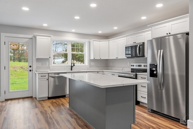 Building Photo - 18 Buttonwood Pl