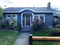 Building Photo - 3 Bed, 2 Bath House Minutes from Downtown Bellingham!