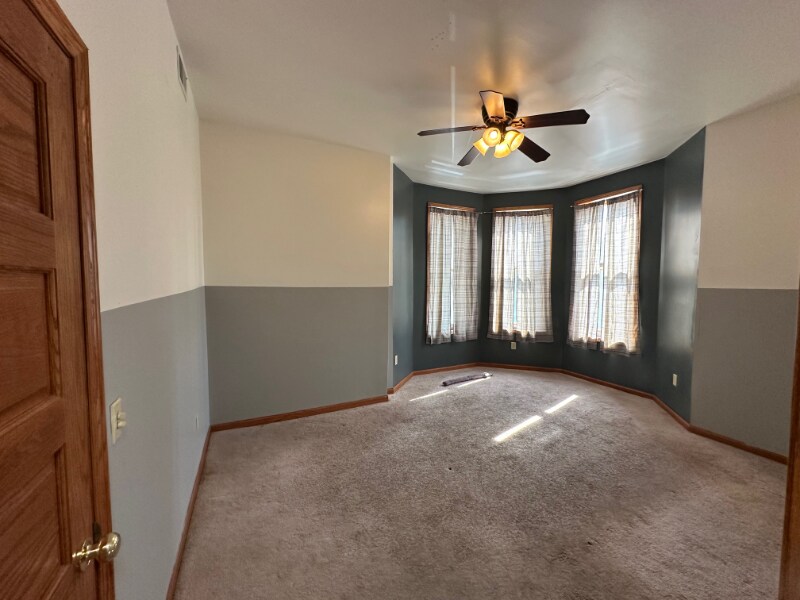 Building Photo - 802 N Van Buren St
