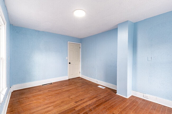 Building Photo - 83 Ridgeway Ave