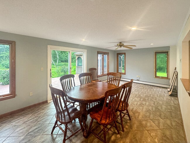 Building Photo - 85 Debbie Dr