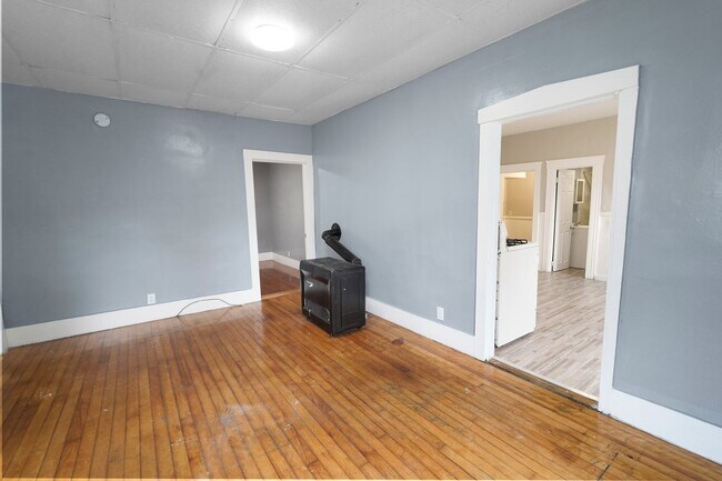 Building Photo - 15 1/2 Mendon Street