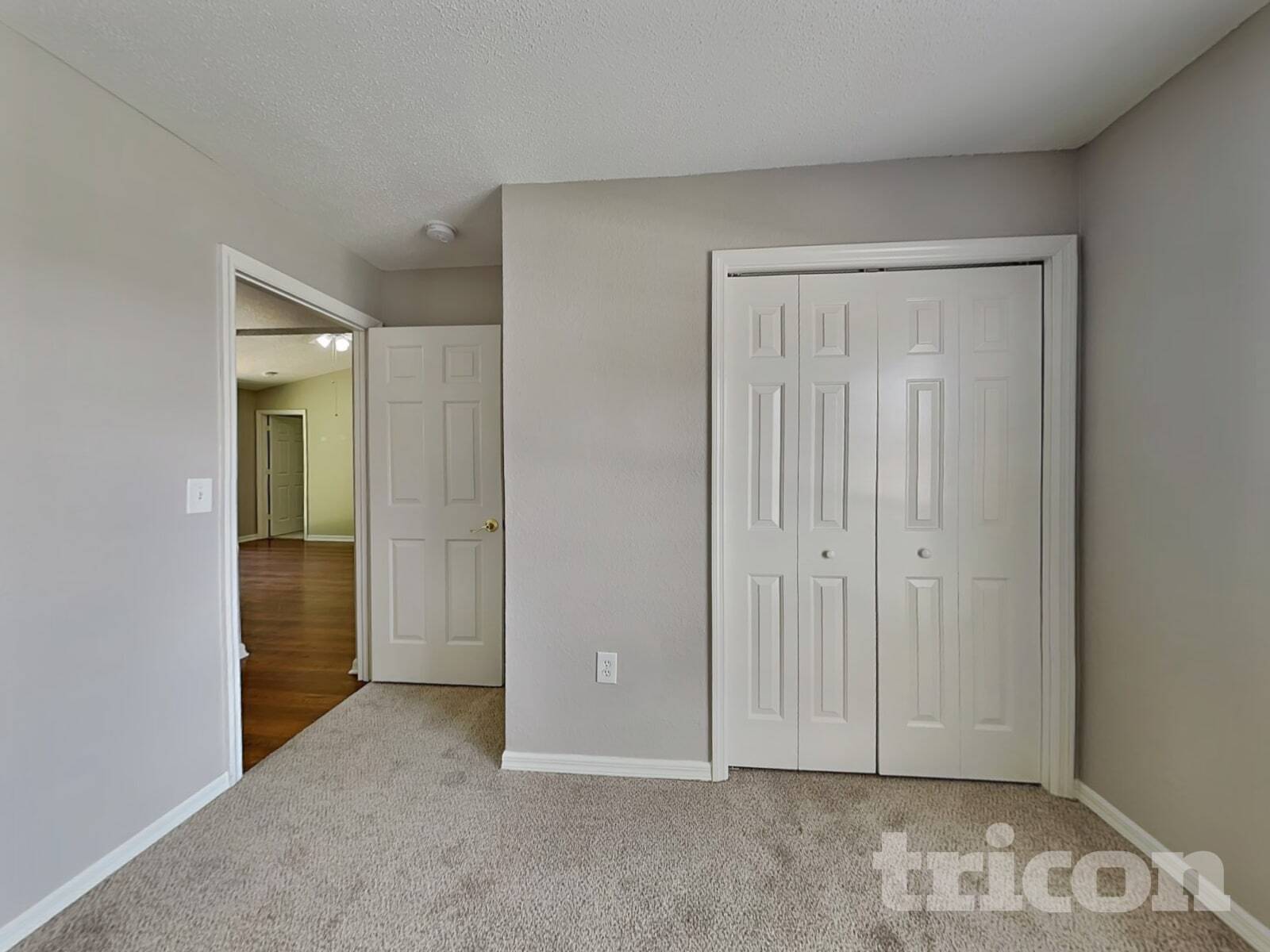 Building Photo - 7833 Manor Dr