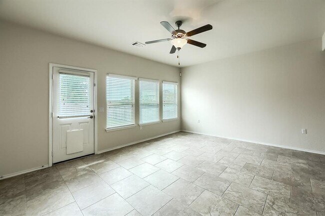 Building Photo - 10001 Pinnacle Crest Loop