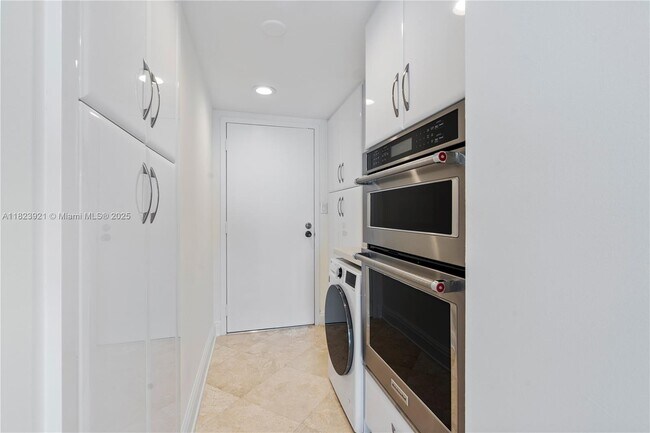 Building Photo - 2200 S Ocean Ln